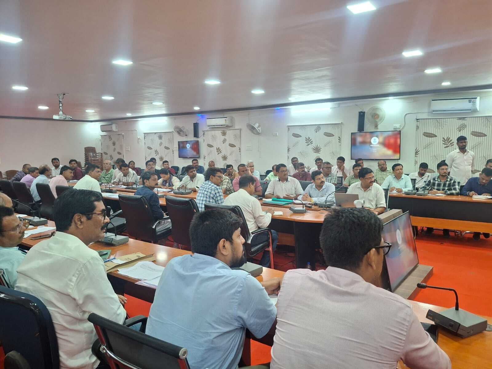 स्वास्थ्य कर्मियों को प्रतिदिन सुबह 8.30 बजे व शाम 5 बजे कार्य स्थल से भेजना होगा सेल्फी: डीएम