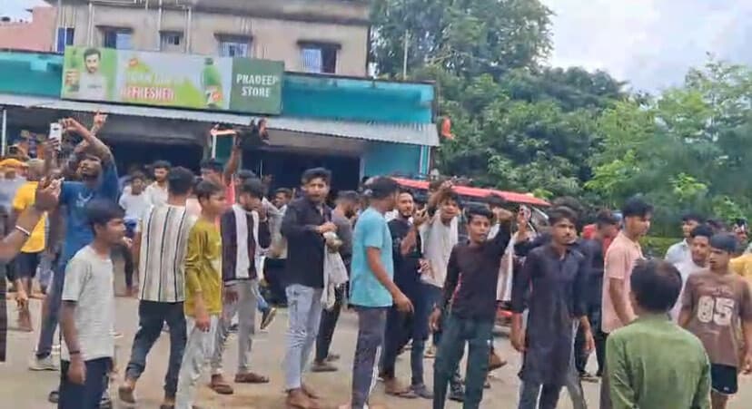 Giridih News :पार्क में घूमने आये प्रेमी युगल से पैसे की मांग, वीडियो वायरल करने की धमकी