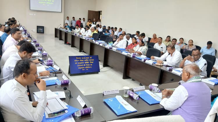 Gaya News : दिशा बैठक में जनप्रतिनिधियों ने उठाये जनहित के मुद्दे