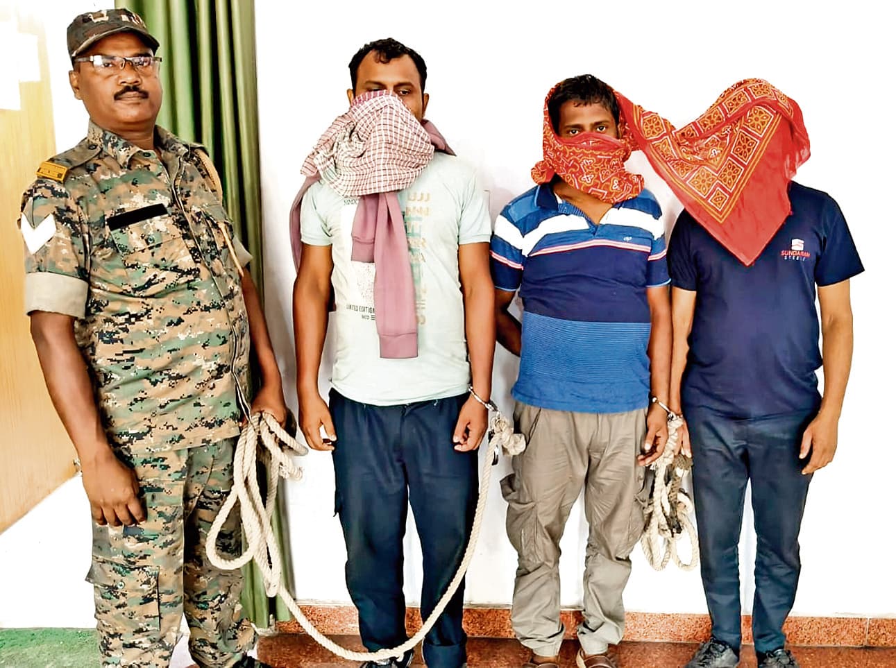 Bokaro News : बोकारो पुलिस ने टुंडी से बरामद किया 13730 किलो चोरी का लोहा, तीन गिरफ्तार