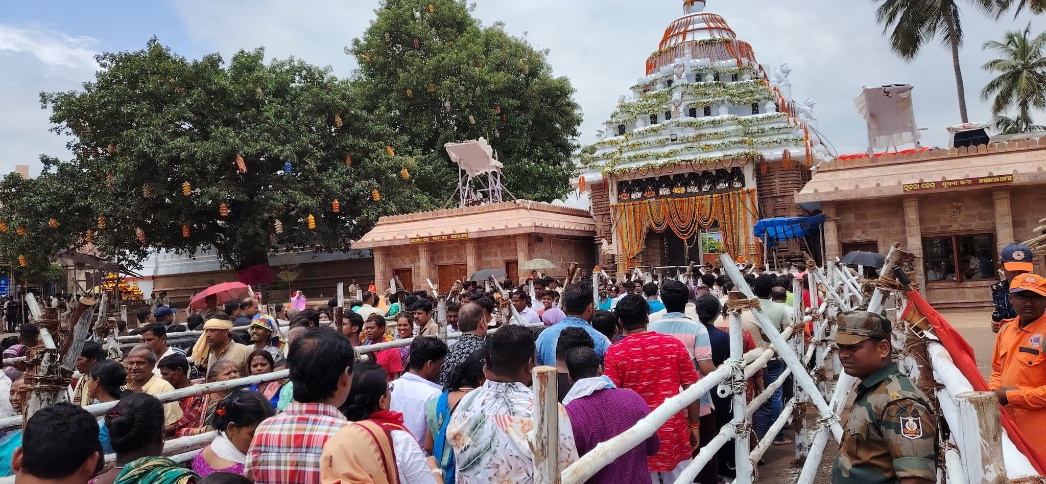 Bhubaneswar News: आडप मंडप में हजारों श्रद्धालुओं ने किये भगवान जगन्नाथ के दर्शन