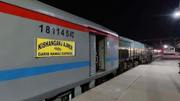 गरीब नवाज एक्सप्रेस में एलएचबी कोच लगा