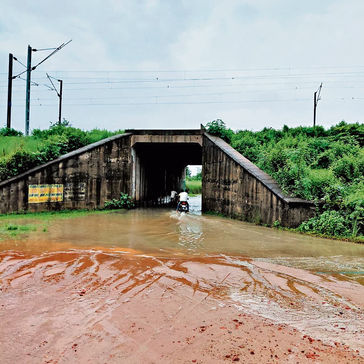 seraikela kharsawan news: खरकई, सुवर्णरेखा, संजय व सोना नदी उफनाई, खेतों में लबालब पानी