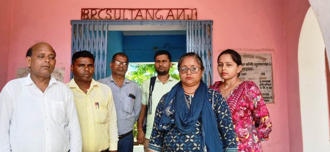 Bhagalpur news स्कूल प्रधान पर प्रताड़ित करने का आरोप, मामला बीइओ के पास