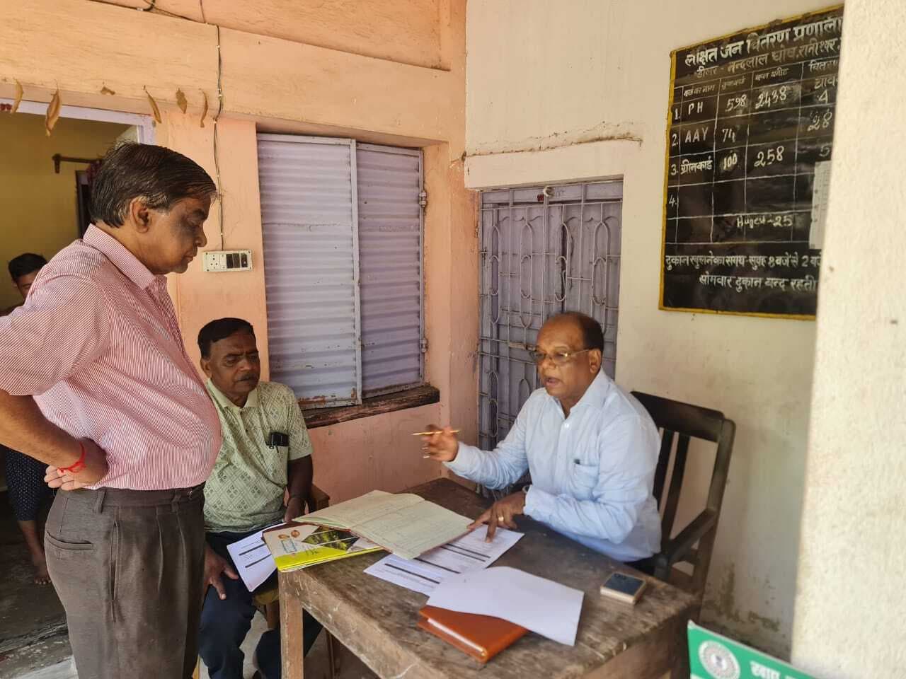 बीडीओ ने पीडीएस दुकानों का किया भौतिक सत्यापन