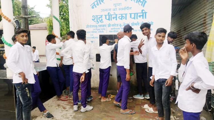 शहर में प्यासे लोगों के लिए लाइफ लाइन बनी नप की वाटर एटीएम