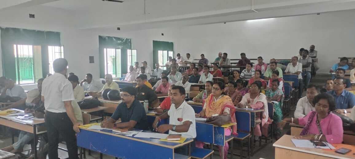 शिक्षकों को दिया जा रहा प्रशिक्षण