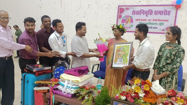 एबीवीपी ने बिरसा कॉलेज के प्राचार्य को दी विदाई