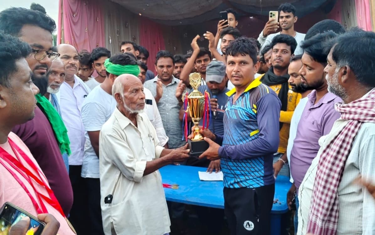 पथराकुंडी टीम बनी धोगड़िया क्रिकेट टूर्नामेंट की विजेता