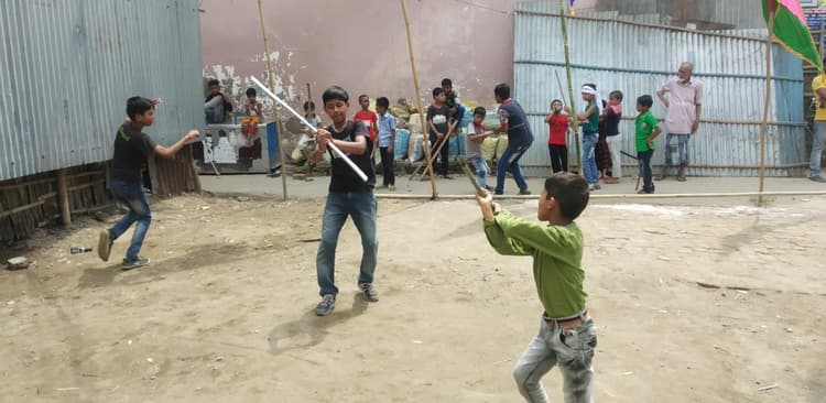 मुहर्रम को लेकर आकर्षक व भव्य ताजिया का कराया जा रहा निर्माण