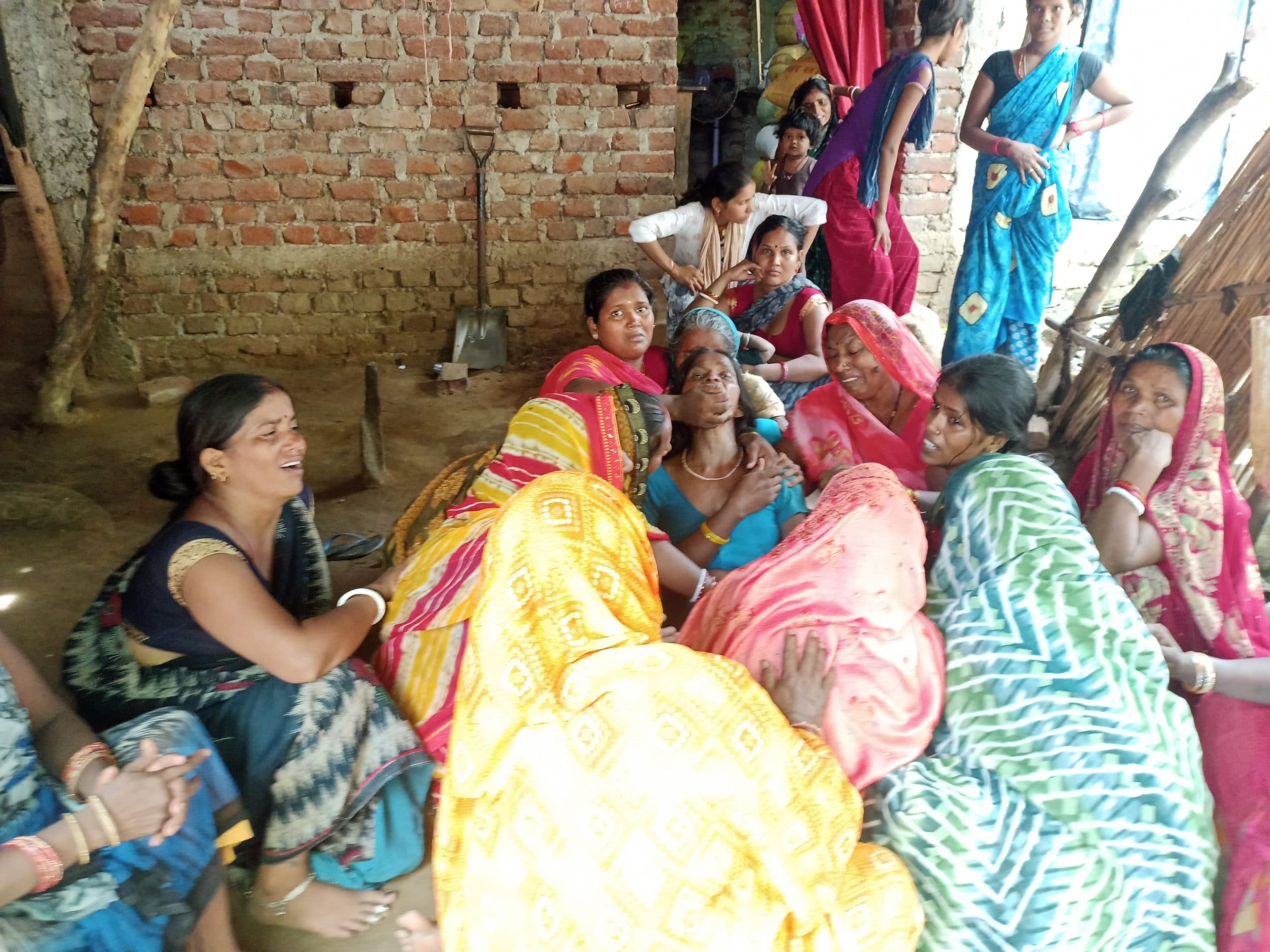 बिजली के करेंट से पिता की मौत, बेटी घायल