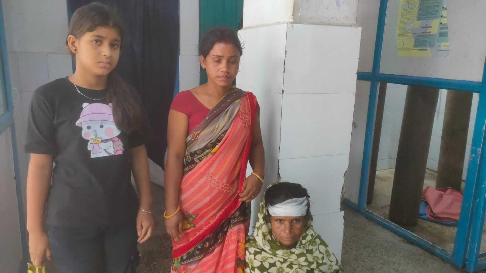 बकरी हांकने को लेकर मारपीट, मां-बेटी घायल