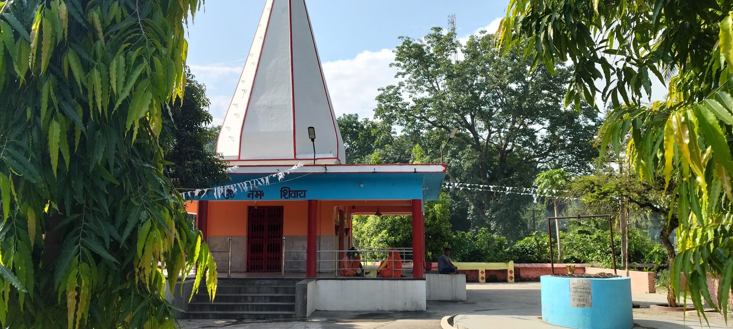 सावन को लेकर शिव मंदिरों में सफाई व सजावट की तैयारी शुरू