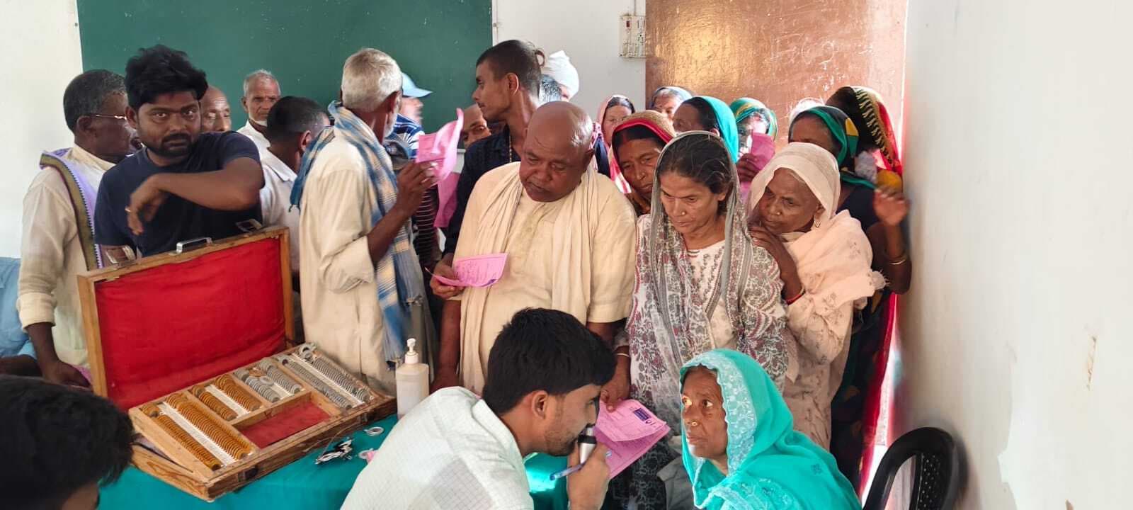 नि:शुल्क जांच शिविर में 100 नेत्र रोगियों ने कराया पंजीयन, 50 रोगी का होगा मोतियाबिंद ऑपरेशन