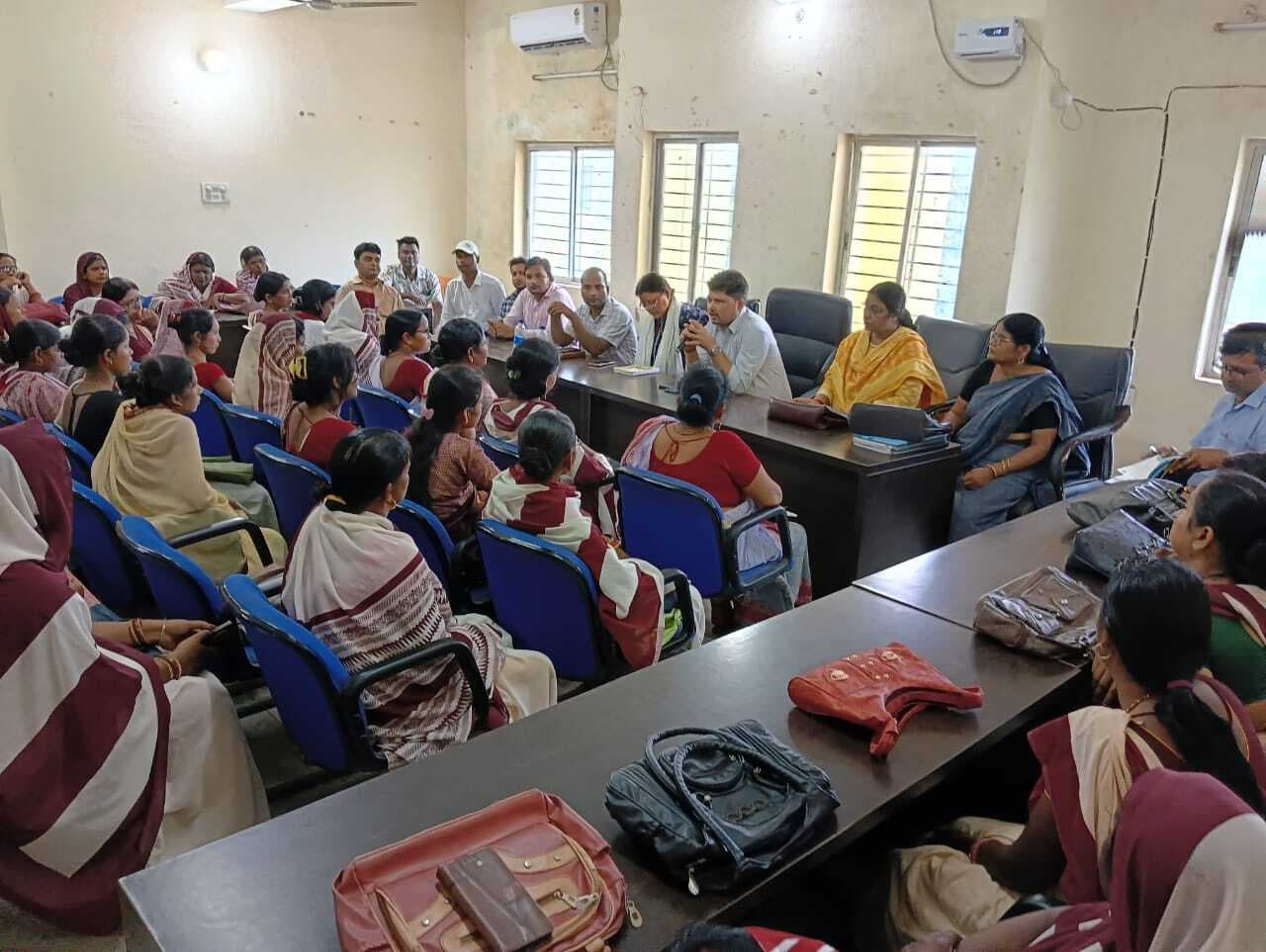 विशेष गहन पुनरीक्षण कार्य को लेकर सेविकाओं को दी गयी जानकारी