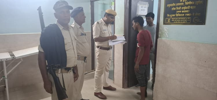 चार पहिया वाहन को बचाने में पलटा ट्रैक्टर, चालक जख्मी