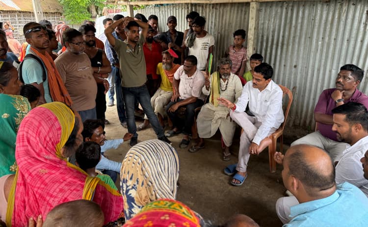 महापौर की पहल पर अवरूद्ध पड़े सड़क निर्माण कार्य पुनः शुरू