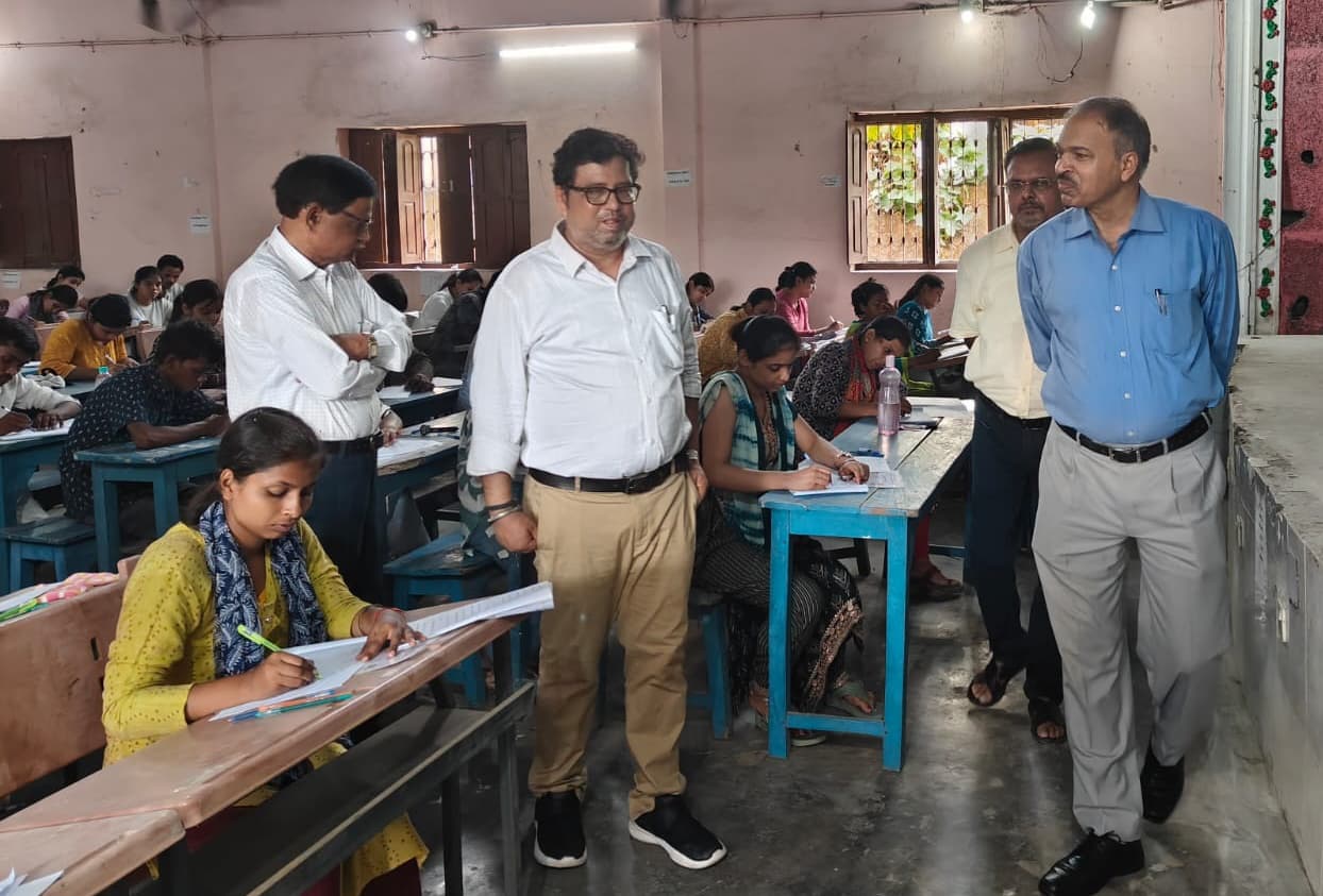 यूजी फोर व पीजी टू की परीक्षा की वीसी ने लिया जायजा