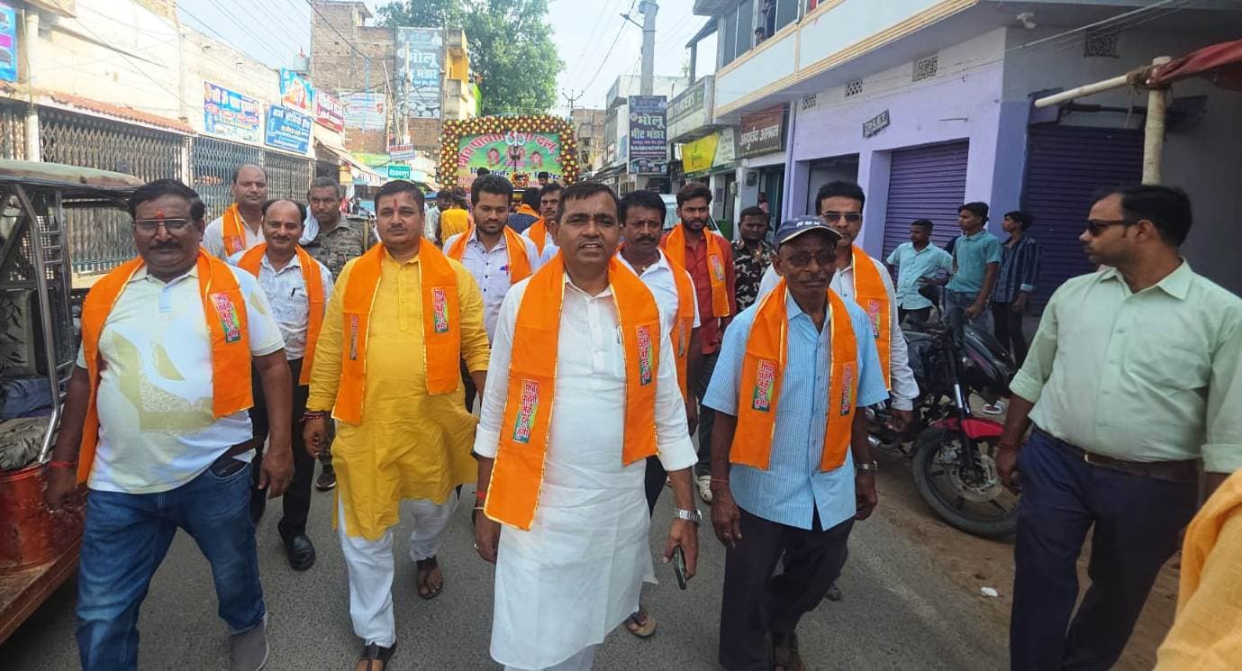 ढोल-मंजीरा के साथ शिव पार्वती सेवा दल ने निकाली शोभायात्रा