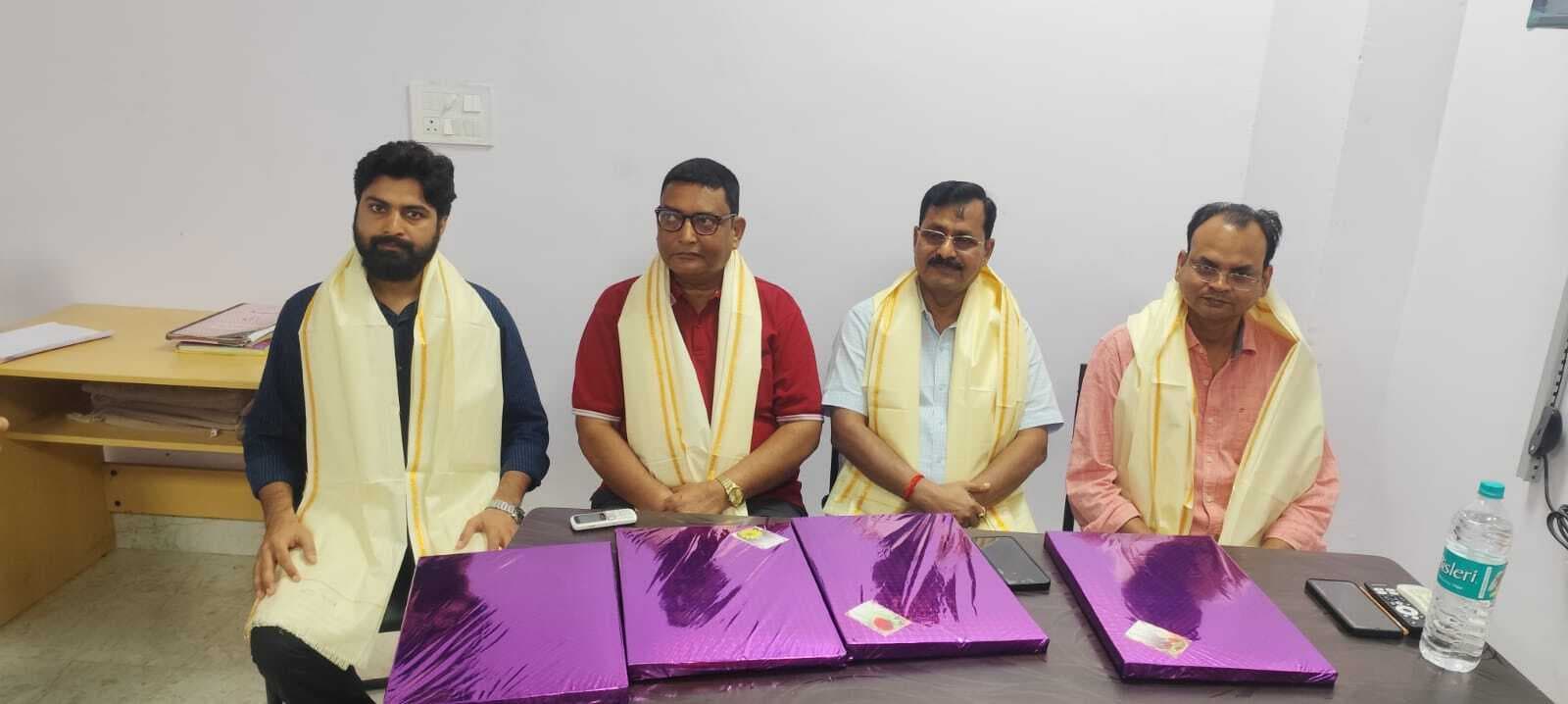 राष्ट्रीय चिकित्सक दिवस पर भाजयुमो नगर अध्यक्ष ने चिकित्सकों को किया सम्मानित