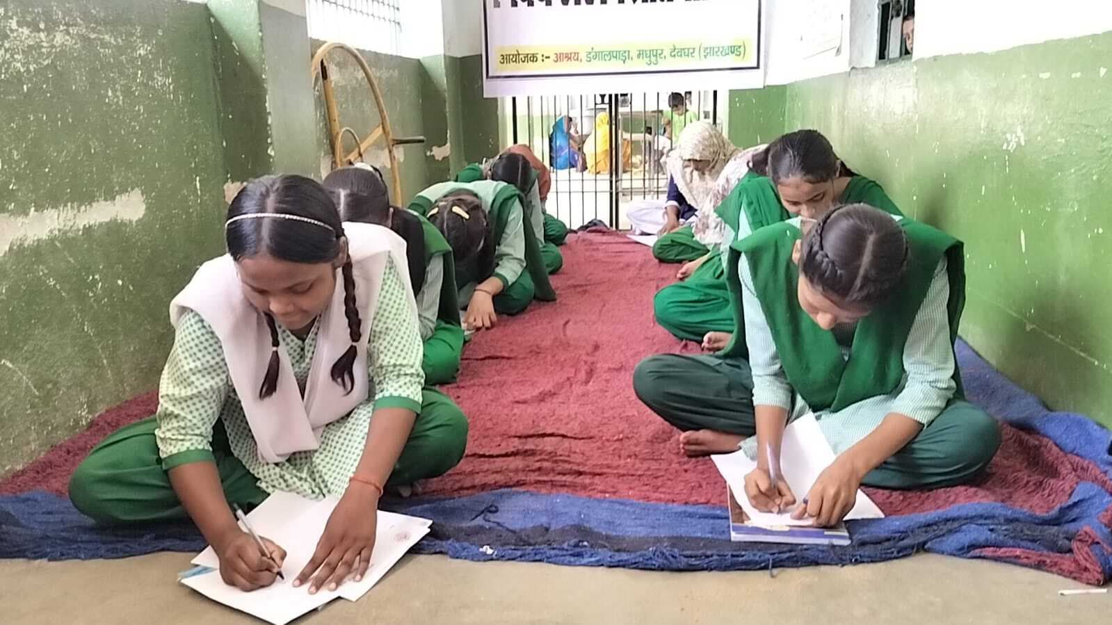 निबंध प्रतियोगिता के माध्यम से बाल विवाह की रोकथाम पर जोर