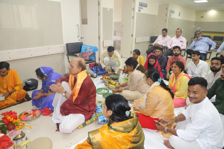 Jamshedpur News : नये अस्पताल के मेडिकल विभाग में हुई पूजा, बुधवार से होगी शुरू भर्ती