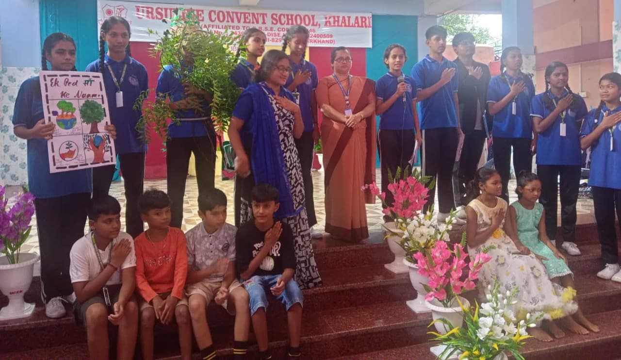 उर्सुलाइन कॉन्वेंट स्कूल खलारी में वन महोत्सव, नाटक का मंचन हुआ