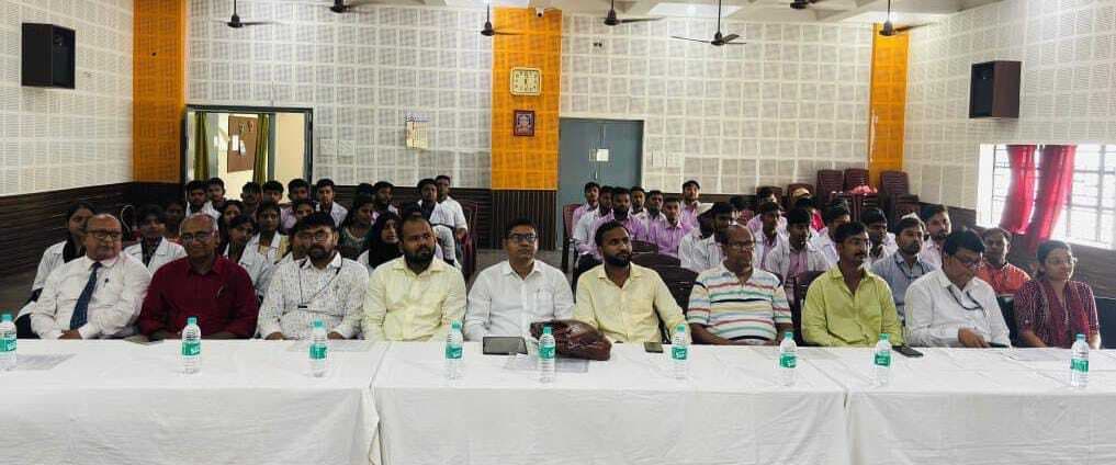 मधुपुर : लायंस क्लब ने डॉक्टर्स व सीए को किया सम्मानित