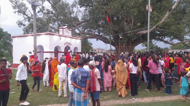 सैंकड़ों वर्षों से आस्था का प्रतीक बना है गेनाडीह गांव स्थित मां काली मंदिर