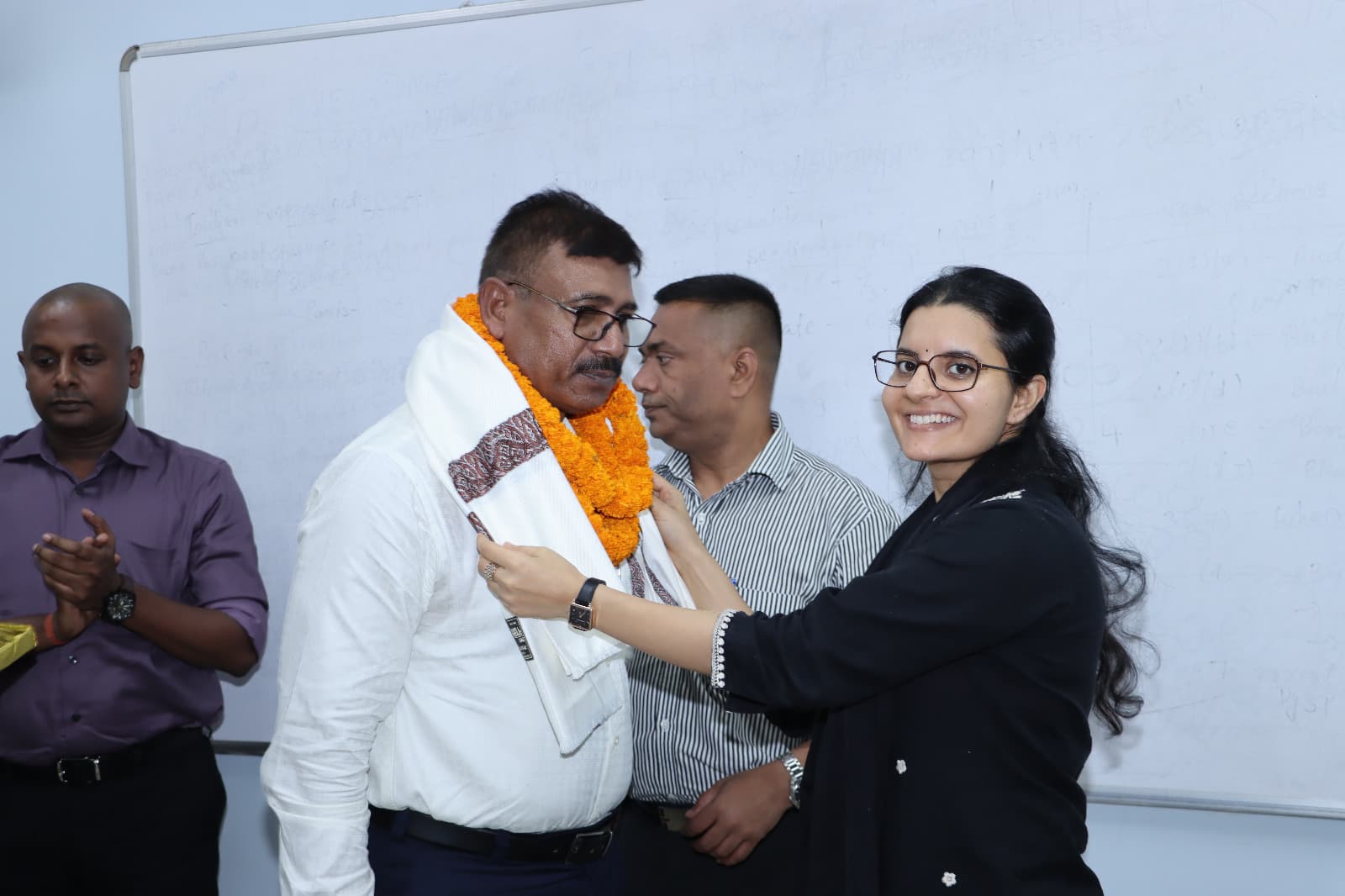 सेवानिवृत्ति पर सब इंस्पेक्टर को दी गयी विदाई