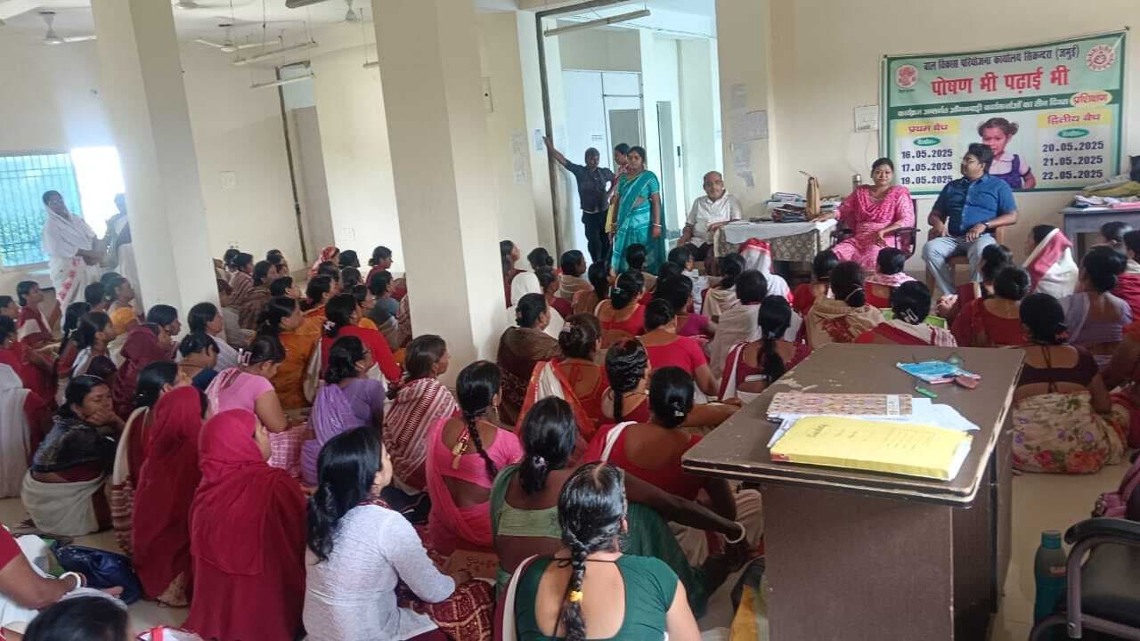 मतदाता सूची के पुनरीक्षण कार्य में सहयोग दें आगनबाड़ी सेविका