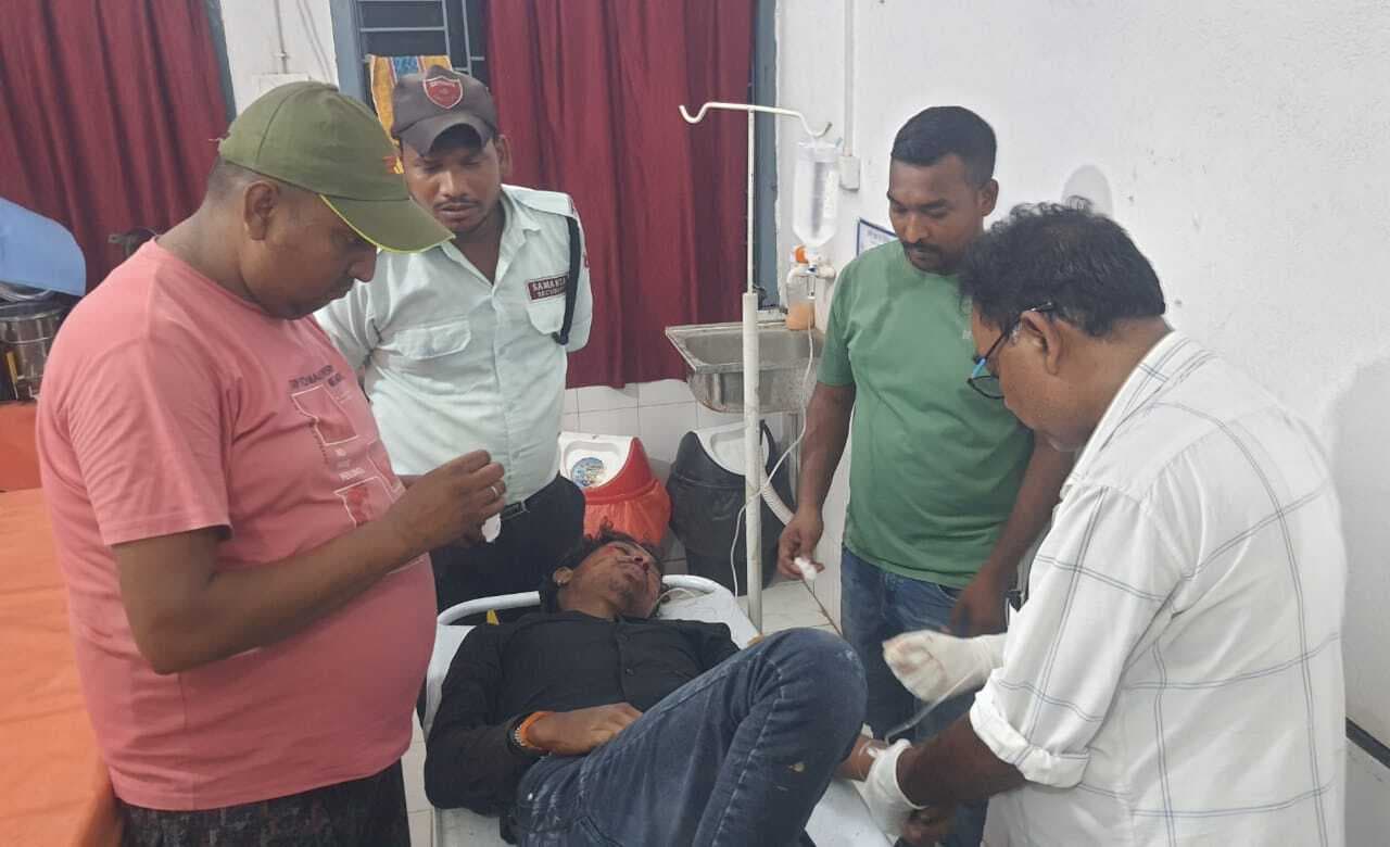 बाबूमहल के समीप बाइक दुर्घटना में युवक घायल, बांका रेफर