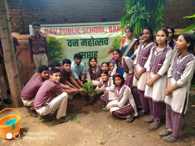 वन महोत्सव सप्ताह : स्कूली छात्रों ने किया पौधरोपण
