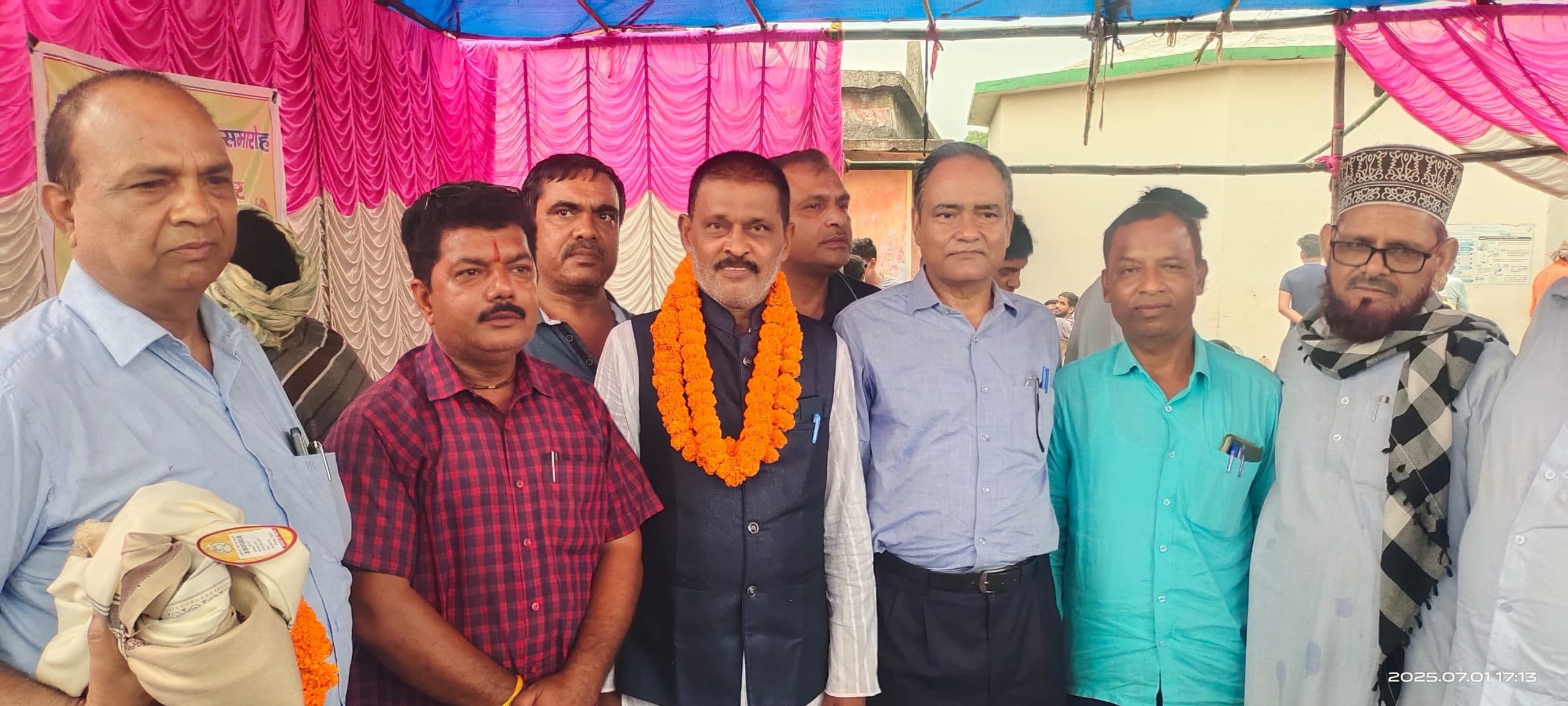 सारठ : सेवानिवृत्ति पर शिक्षकों को दी गयी विदाई