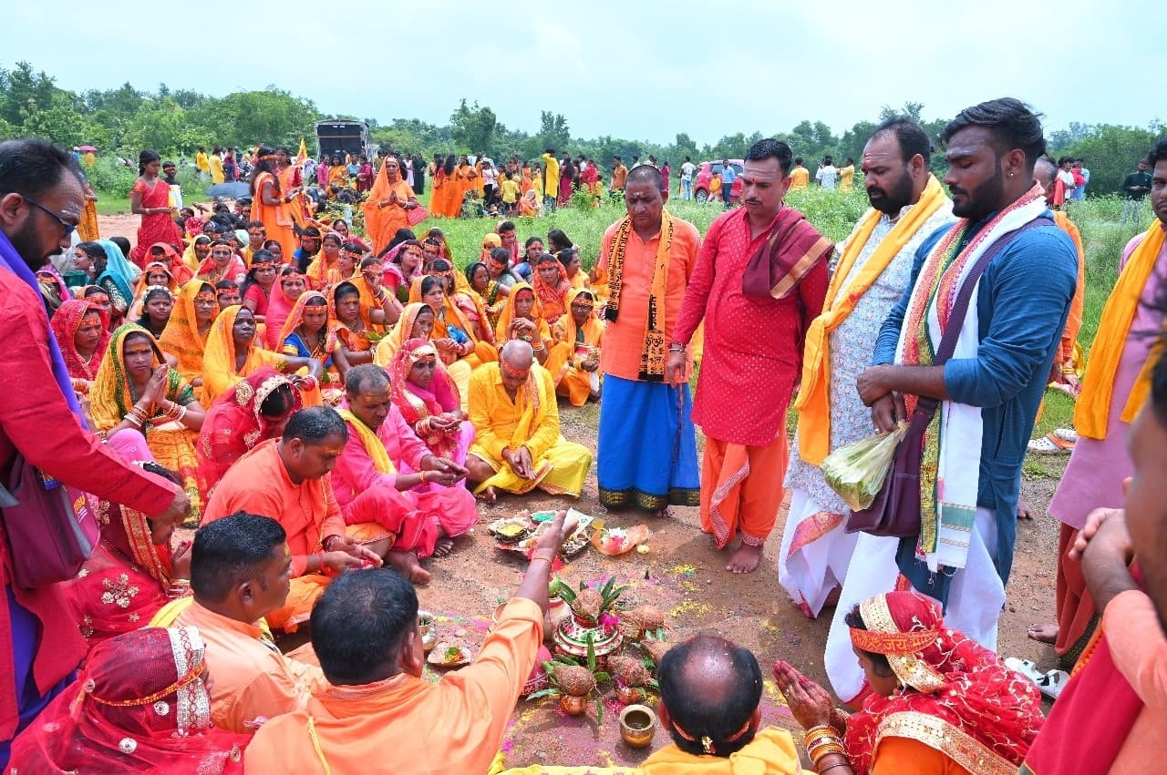 Bokaro News : टांड़बालीडीह में कलश यात्रा के साथ रुद्र महायज्ञ शुरू