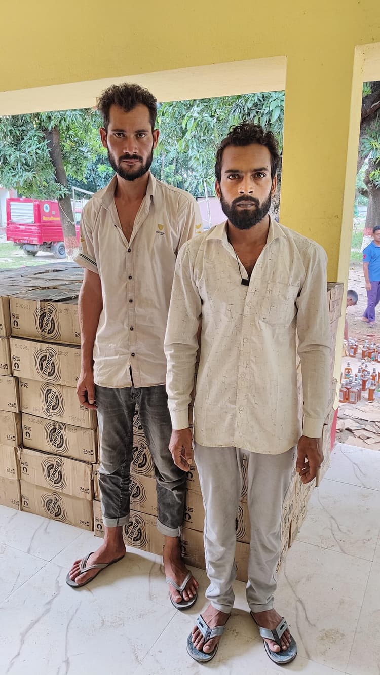 ट्रक से 5880 लीटर विदेशी शराब जब्त, दो तस्कर गिरफ्तार