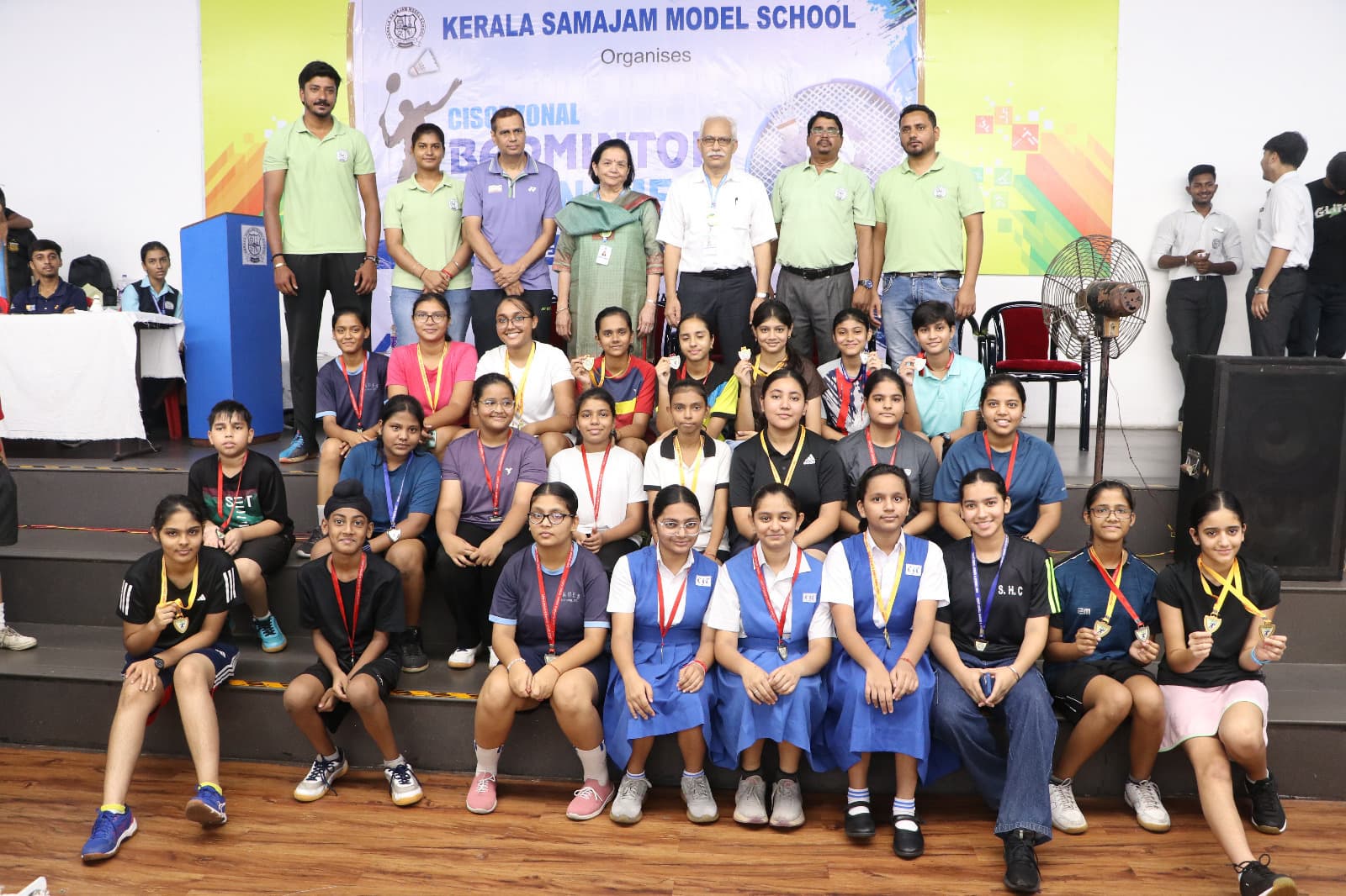 cisce zonal badminton championship : जेएच तारापोर की इशिता व तारपोर के विराज बने चैंपियन