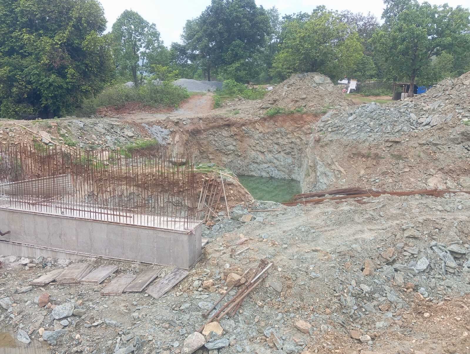 East Singhbhum News : ठेकेदार की लापरवाही से अधर में परियोजना