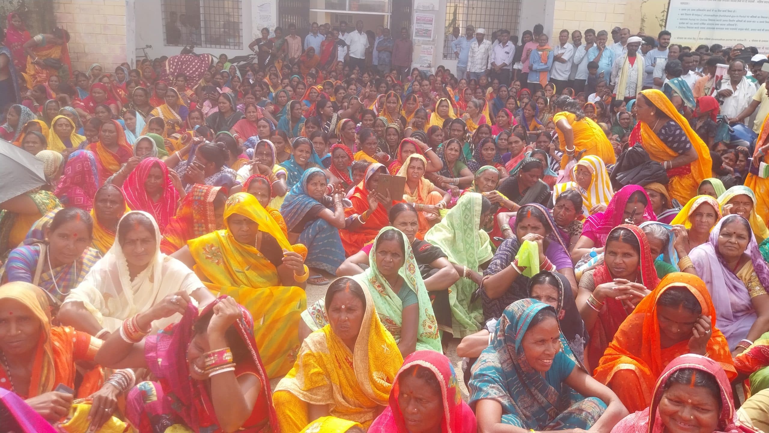 Giridih News: भाकपा माले का गुस्सा फूटा, ने बिरनी प्रखंड सह अंचल का किया घेराव