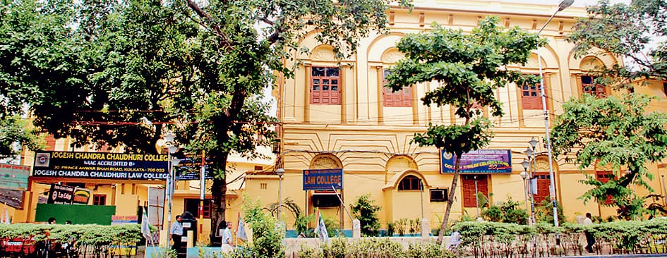 जोगेश चंद्र लॉ कॉलेज के छात्र संघ ने पूर्व छात्रों को आमंत्रित करने पर पाबंदी लगायी