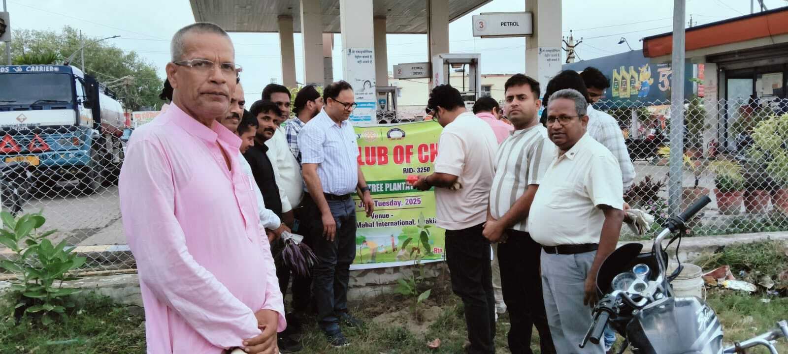 Motihari: पौधारोपण के साथ रोटरी ने की नए सत्र की शुरुआत