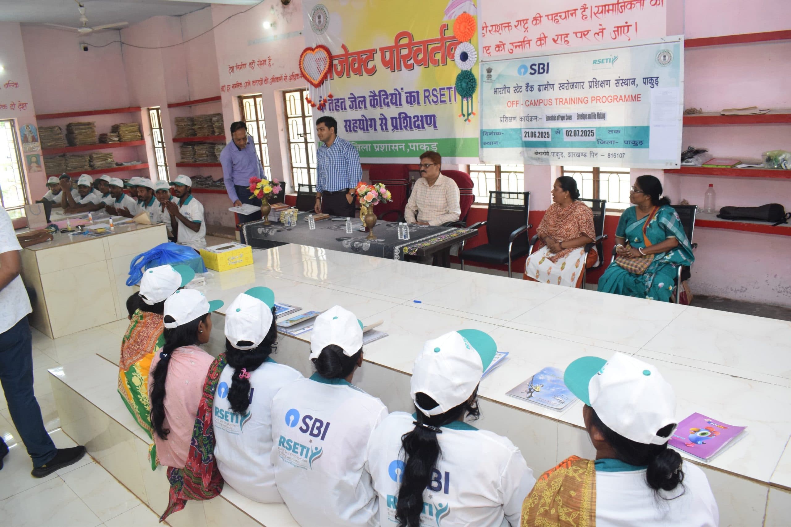 हुनर के माध्यम से जेल से निकलकर आत्मनिर्भर बन सकते हैं बंदी: डीसी