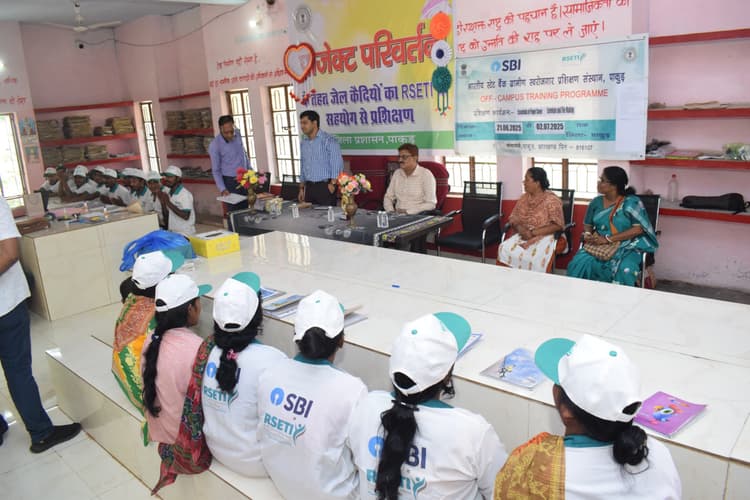 हुनर के माध्यम से जेल से निकलकर आत्मनिर्भर बन सकते हैं बंदी: डीसी