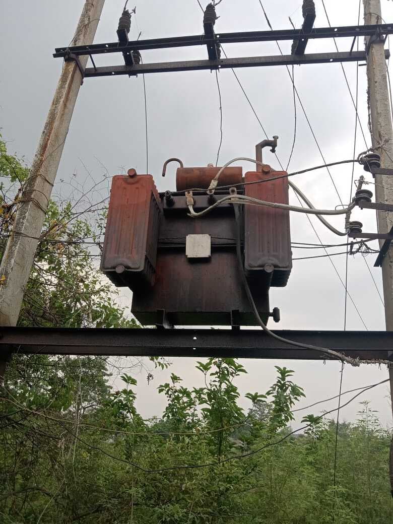 ट्रांसफॉर्मर जला, कई दिनों से अंधेरे में हैं अमरूस धौड़ा के लोग