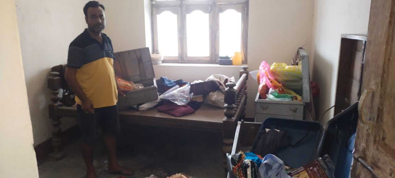 Motihari: गृहस्वामी को कमरे में बंद कर पांच लाख की चोरी