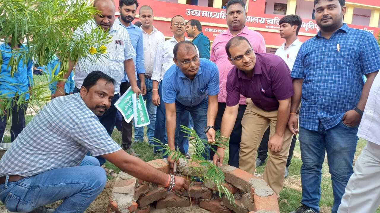 Samastipur News:जल व हरियाली के बिना नहीं बचेगा जीवन : बीडीओ