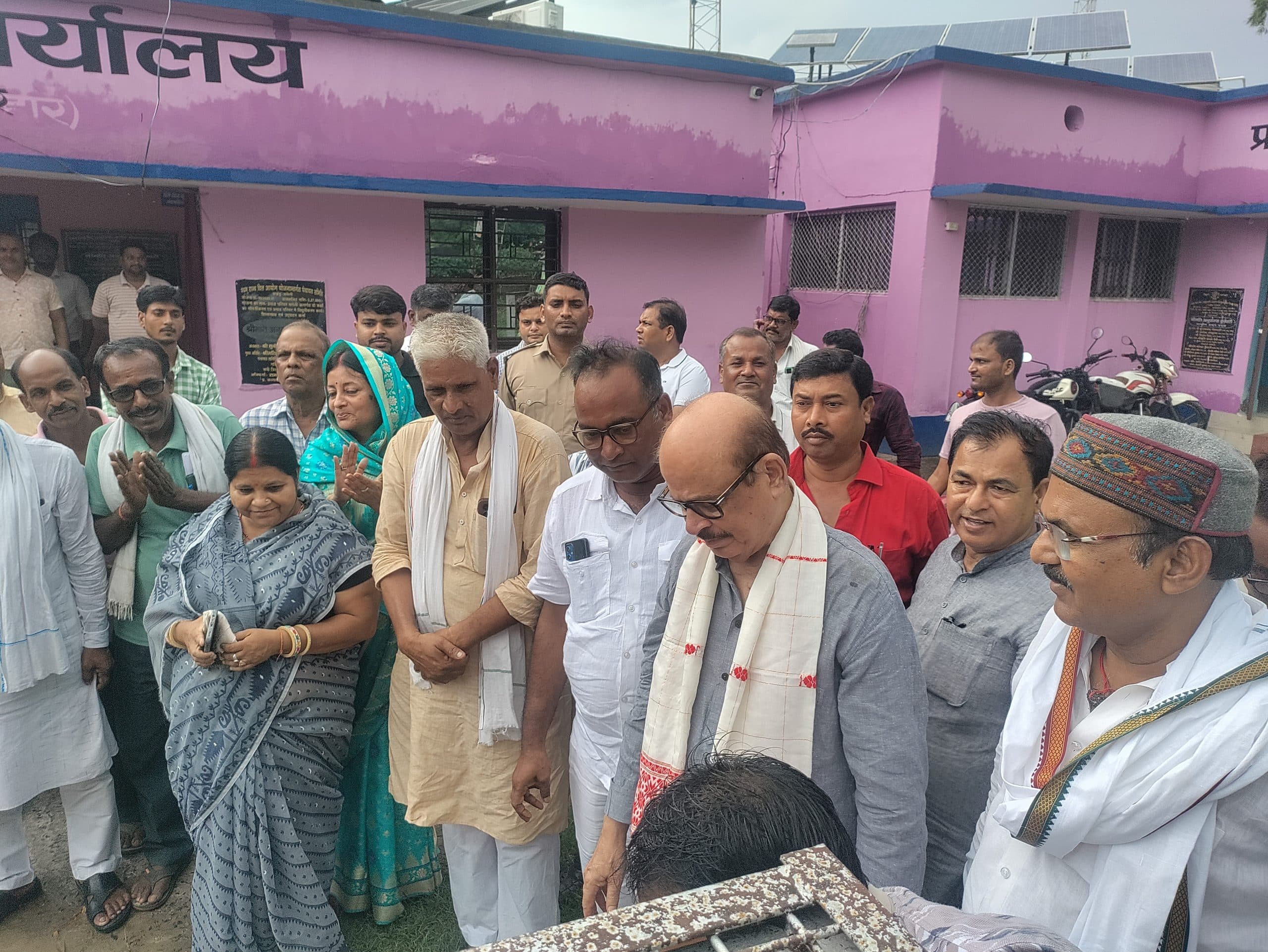 एक साथ दो हाई मास्ट लाइट का शिलान्यास सांसद ने किया