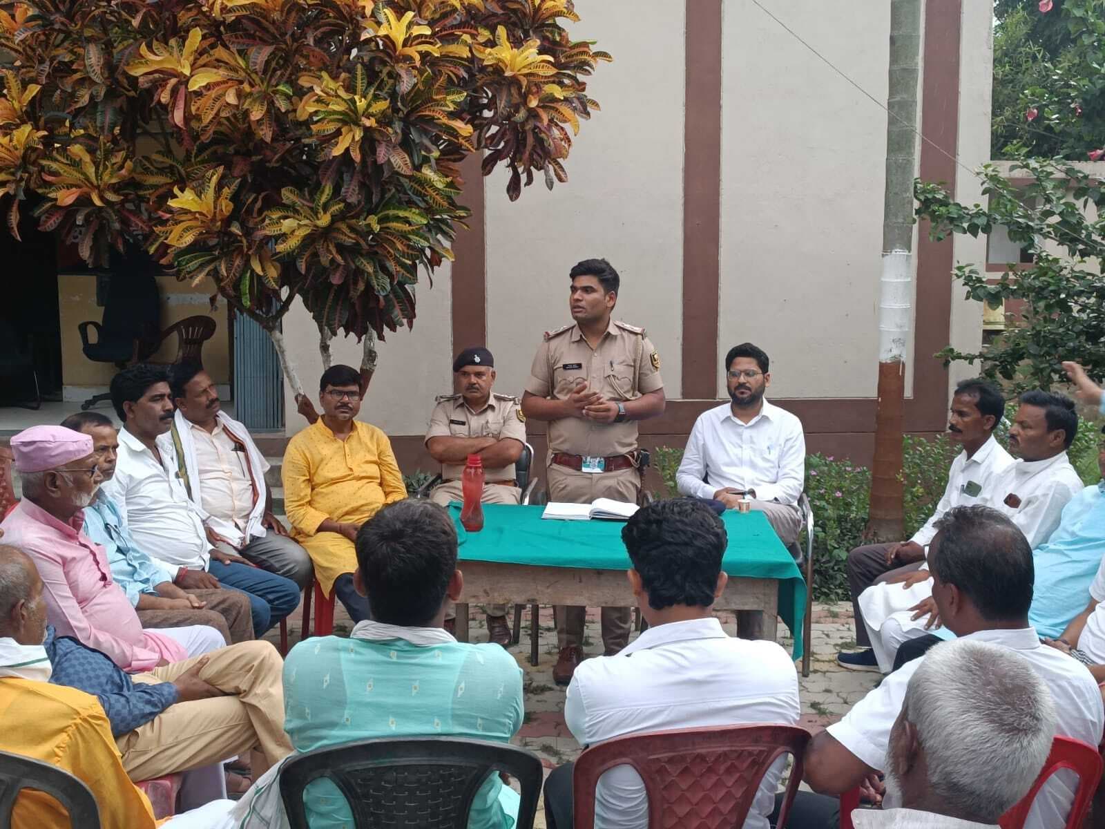 किसी तरह की अफवाह हो तो उसकी सूचना पुलिस दें