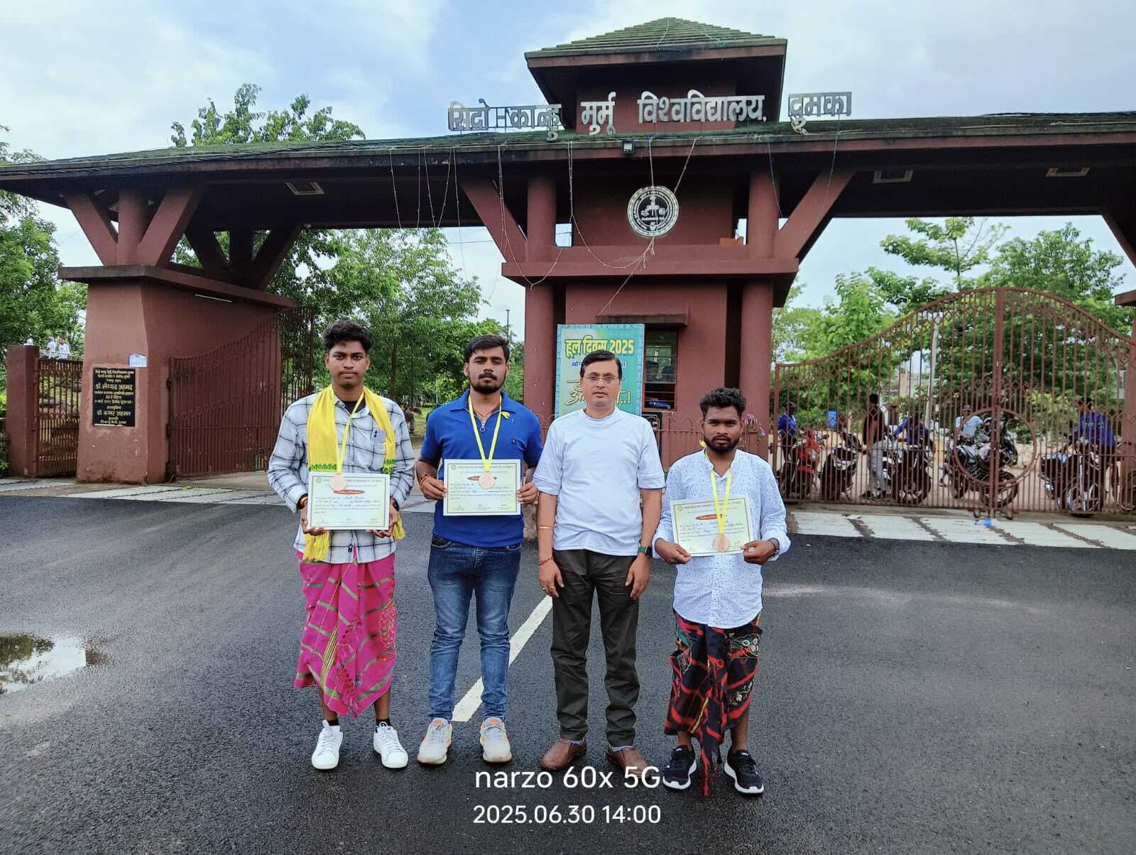 अमित को एकल गायन व तापस-सोमलाल की जोड़ी को क्विज में तीसरा स्थान