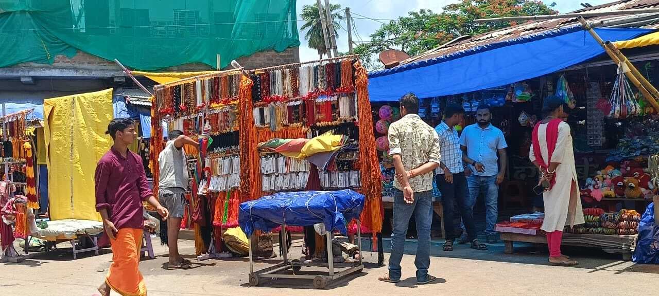 मंदिर व शिवगंगा जानेवाले मार्ग पर नहीं लगेंगी दुकानें